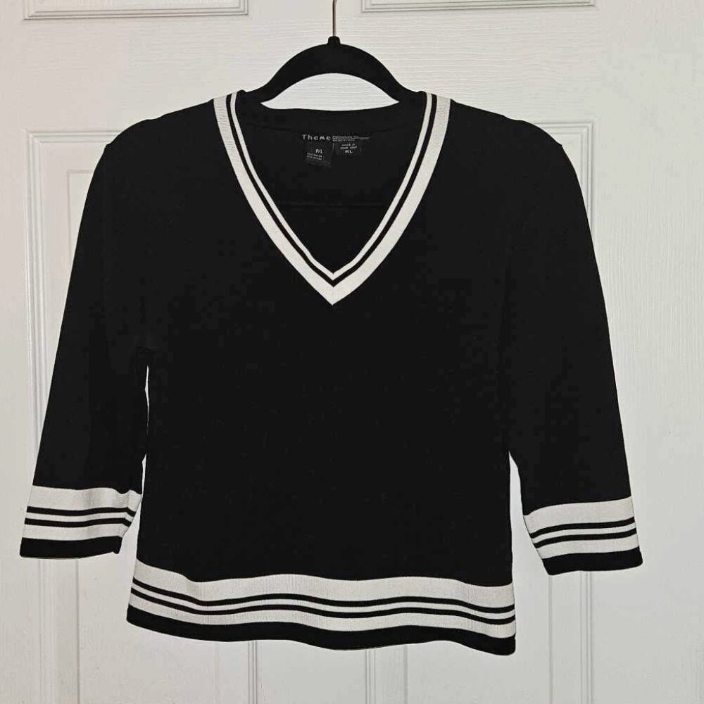 "Theme" exclusively for Nordstrom, P/L black and white form-fitting top